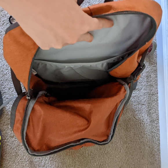 MOUNTAINTOP 40L Hiking Backpacks with Rain Cover - Picture 6 of 8